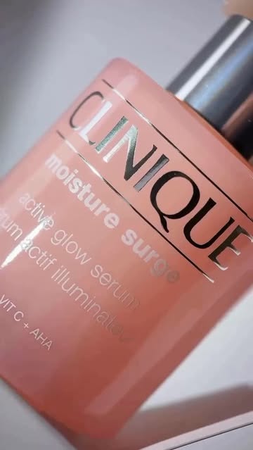 سرم آبرسان و روشن کننده کلینیک