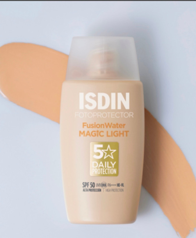 ضد آفتاب ایزدین مدل مجیک رنگ لایت ISDIN SOLAR FUSION WATER MAGIC COLOR LIGHT SPF50 50 ML